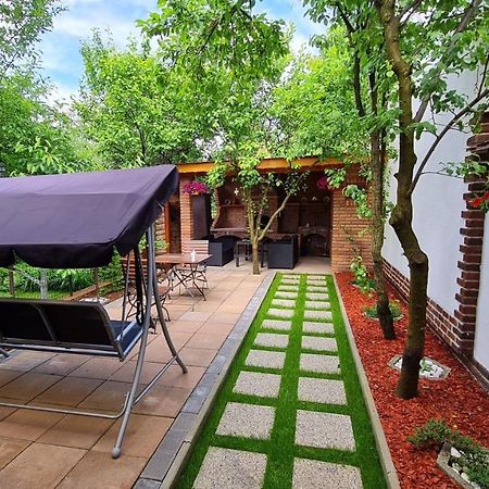 Cozy House With Nice Garden In Heart Of City Center Villa Kaloşvar Dış mekan fotoğraf