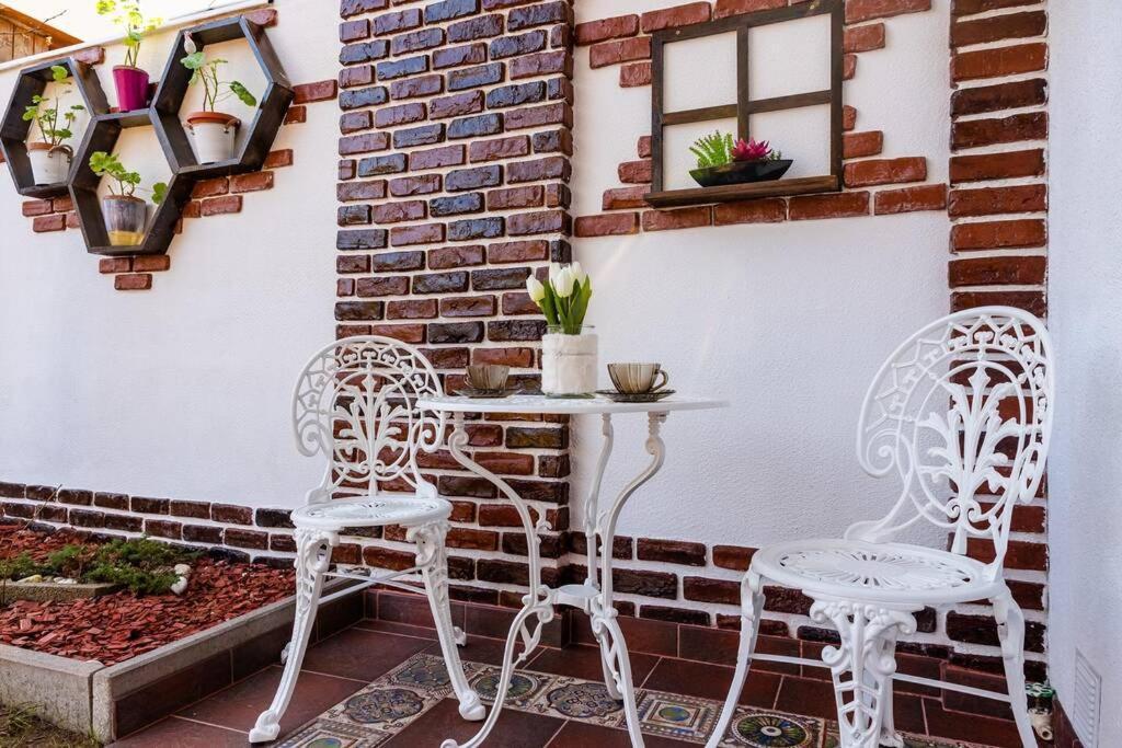 Cozy House With Nice Garden In Heart Of City Center Villa Kaloşvar Dış mekan fotoğraf