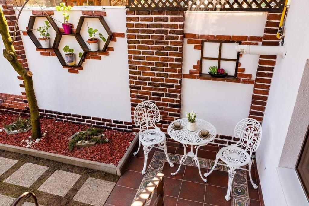 Cozy House With Nice Garden In Heart Of City Center Villa Kaloşvar Dış mekan fotoğraf