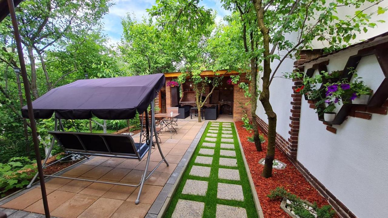 Cozy House With Nice Garden In Heart Of City Center Villa Kaloşvar Dış mekan fotoğraf